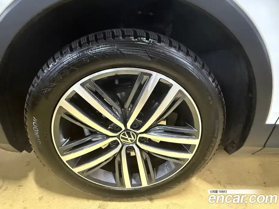 Volkswagen Tiguan 2023 2.0 Автомат в Москве № 169169, фото 19