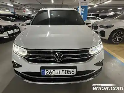 Volkswagen Tiguan 2023 2.0 Автомат в Москве № 169169, миниатюра 2