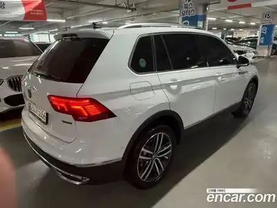 Volkswagen Tiguan 2023 2.0 Автомат в Москве № 169169, миниатюра 4
