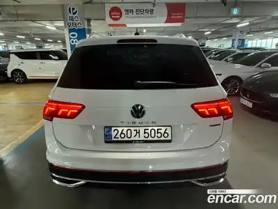 Volkswagen Tiguan 2023 2.0 Автомат в Москве № 169169, миниатюра 5