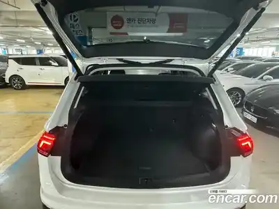 Volkswagen Tiguan 2023 2.0 Автомат в Москве № 169169, миниатюра 9