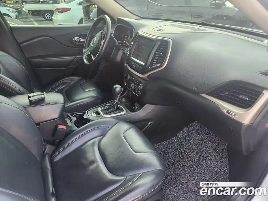 Jeep Cherokee 2015 2.0 Автомат в Москве № 170082, фото 12