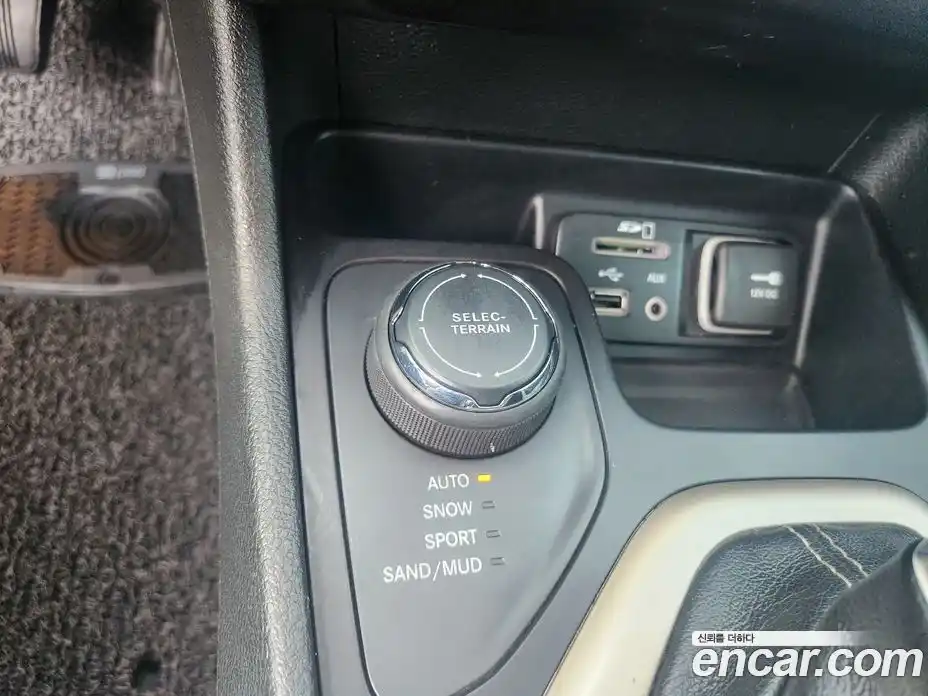 Jeep Cherokee 2015 2.0 Автомат в Москве № 170082, фото 14