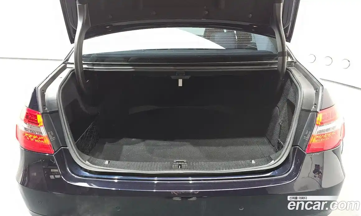 Mercedes-Benz E-Class 2011 1.8 Автомат в Москве № 178265, фото 13