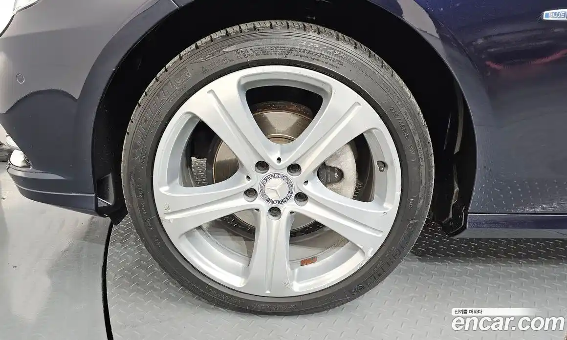 Mercedes-Benz E-Class 2011 1.8 Автомат в Москве № 178265, фото 16