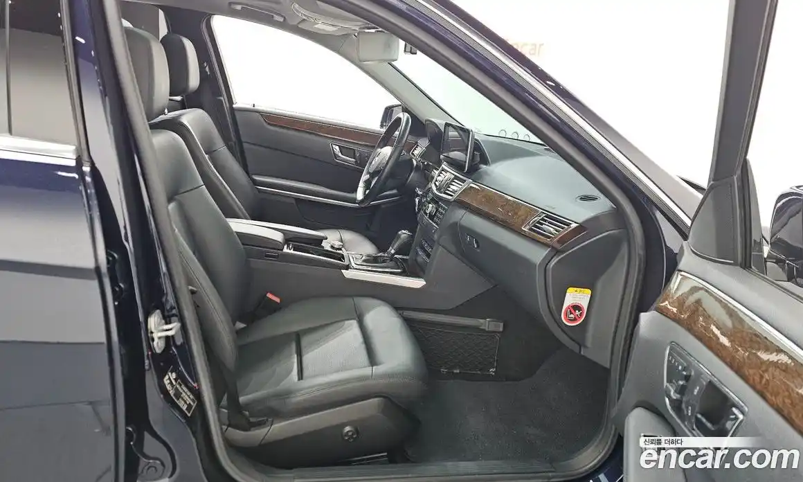 Mercedes-Benz E-Class 2011 1.8 Автомат в Москве № 178265, фото 4