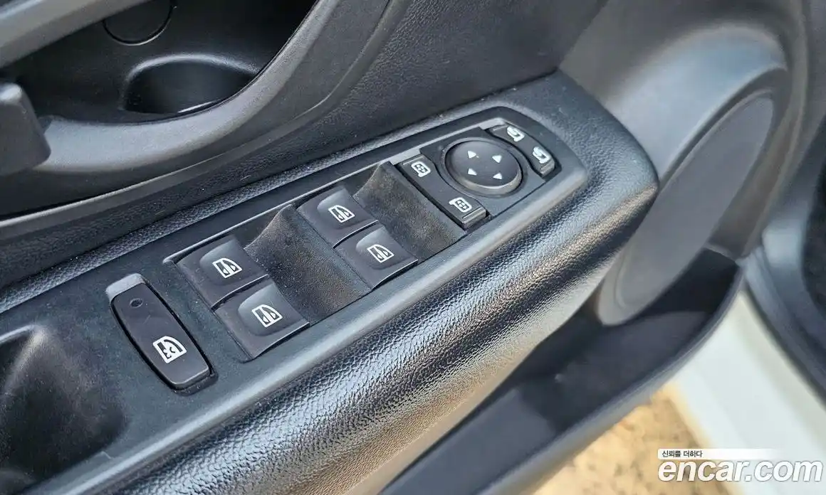 Renault SM3 2015 1.6 Автомат в Москве № 186483, фото 13