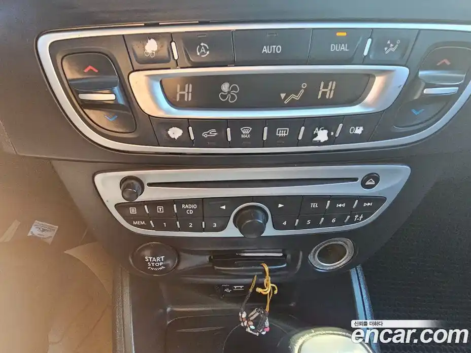 Renault SM3 2012 1.6 Автомат в Москве № 186602, фото 12