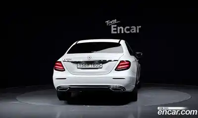 Mercedes-Benz E-Class 2020 1.9 Автомат в Москве № 194411, миниатюра 4