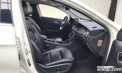 Mercedes-Benz GLA-Class 2018 2.0 Автомат в Москве № 194551, миниатюра 11