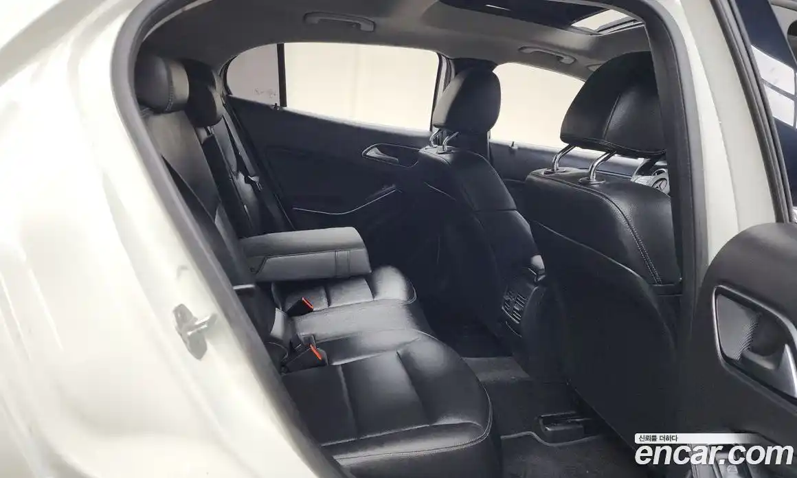 Mercedes-Benz GLA-Class 2018 2.0 Автомат в Москве № 194551, фото 13