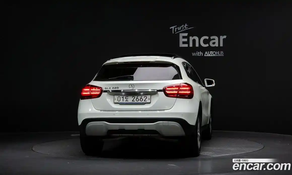 Mercedes-Benz GLA-Class 2018 2.0 Автомат в Москве № 194551, фото 15