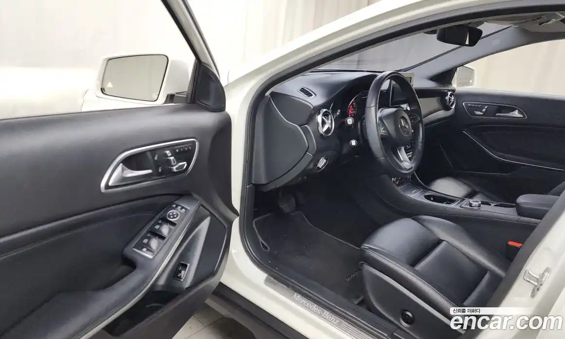 Mercedes-Benz GLA-Class 2018 2.0 Автомат в Москве № 194551, фото 8