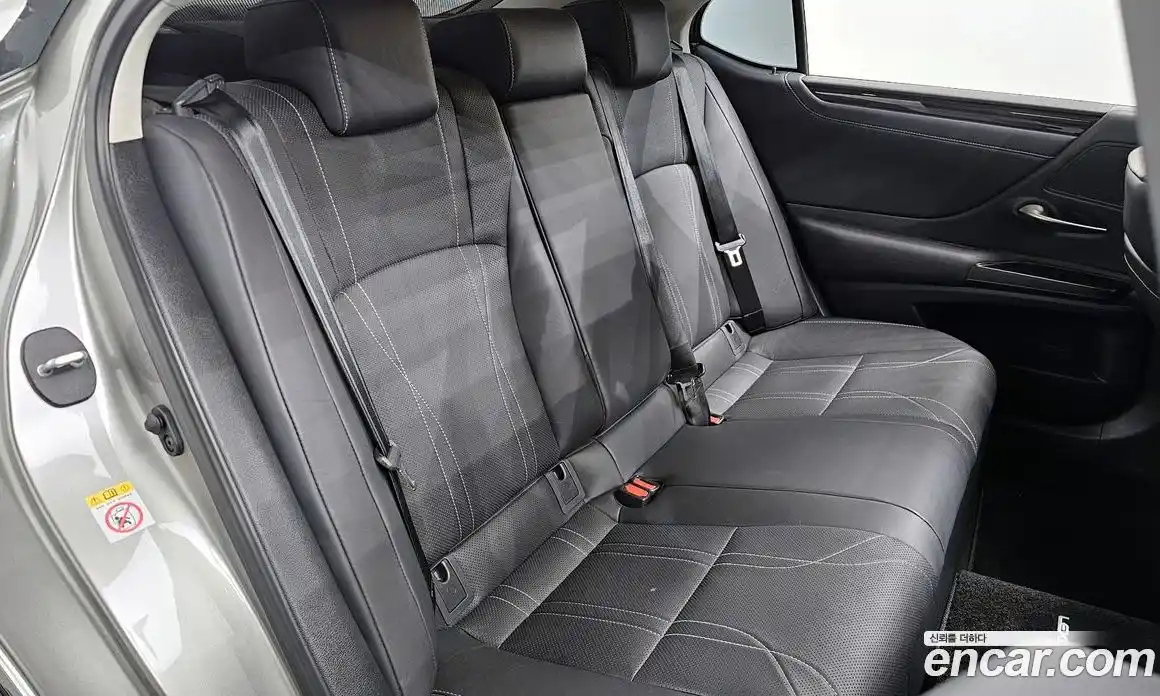 Lexus ES 2019 2.5 Автомат в Москве № 198742, фото 16