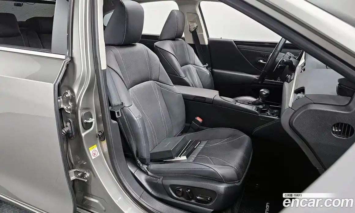 Lexus ES 2019 2.5 Автомат в Москве № 198742, фото 18