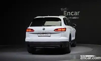 Volkswagen Touareg 2020 3.0 Автомат в Москве № 199301, миниатюра 3