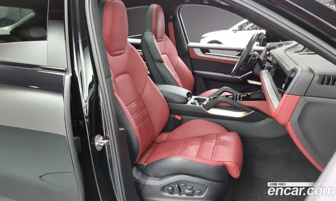 Porsche Cayenne 2024 3.0 Автомат в Москве № 213041, фото 10