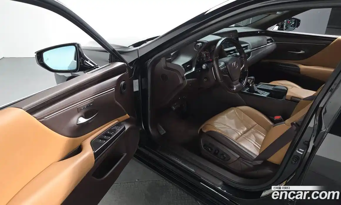 Lexus ES 2019 2.5 Автомат в Москве № 214643, фото 13