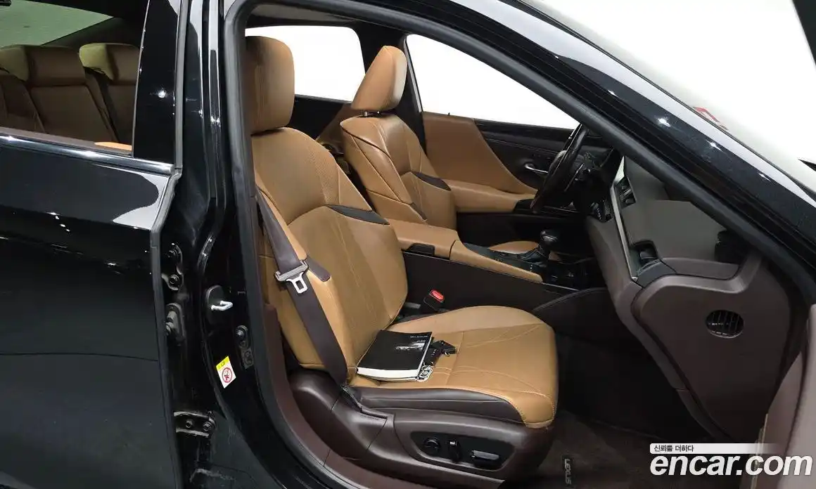 Lexus ES 2019 2.5 Автомат в Москве № 214643, фото 14