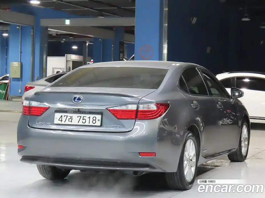 Lexus ES 2015 2.5 Автомат в Москве № 214864, фото 4