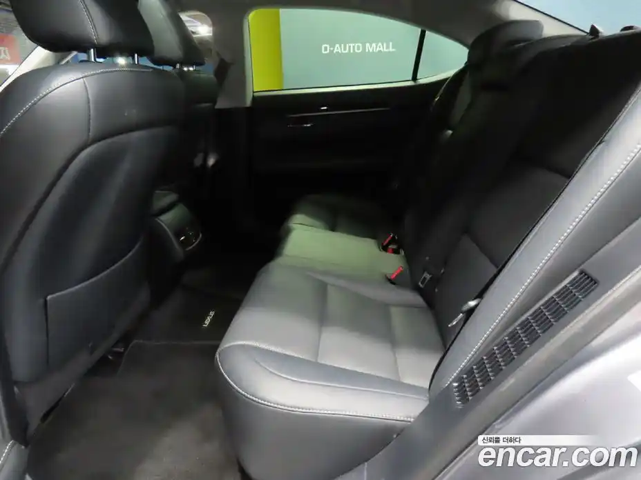 Lexus ES 2015 2.5 Автомат в Москве № 214864, фото 7