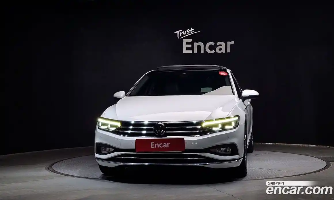 Volkswagen Passat 2021 2.0 Автомат в Москве № 214948, фото 1