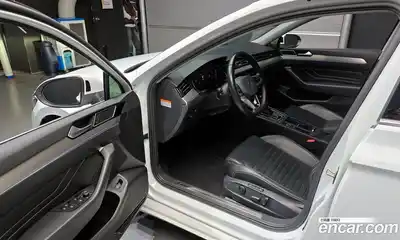 Volkswagen Passat 2021 2.0 Автомат в Москве № 214948, миниатюра 2