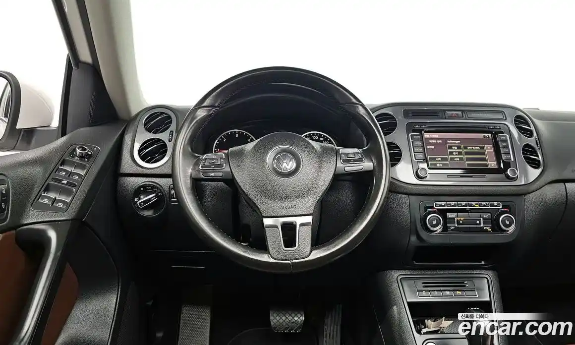 Volkswagen Tiguan 2013 2.0 Автомат в Москве № 215243, фото 13