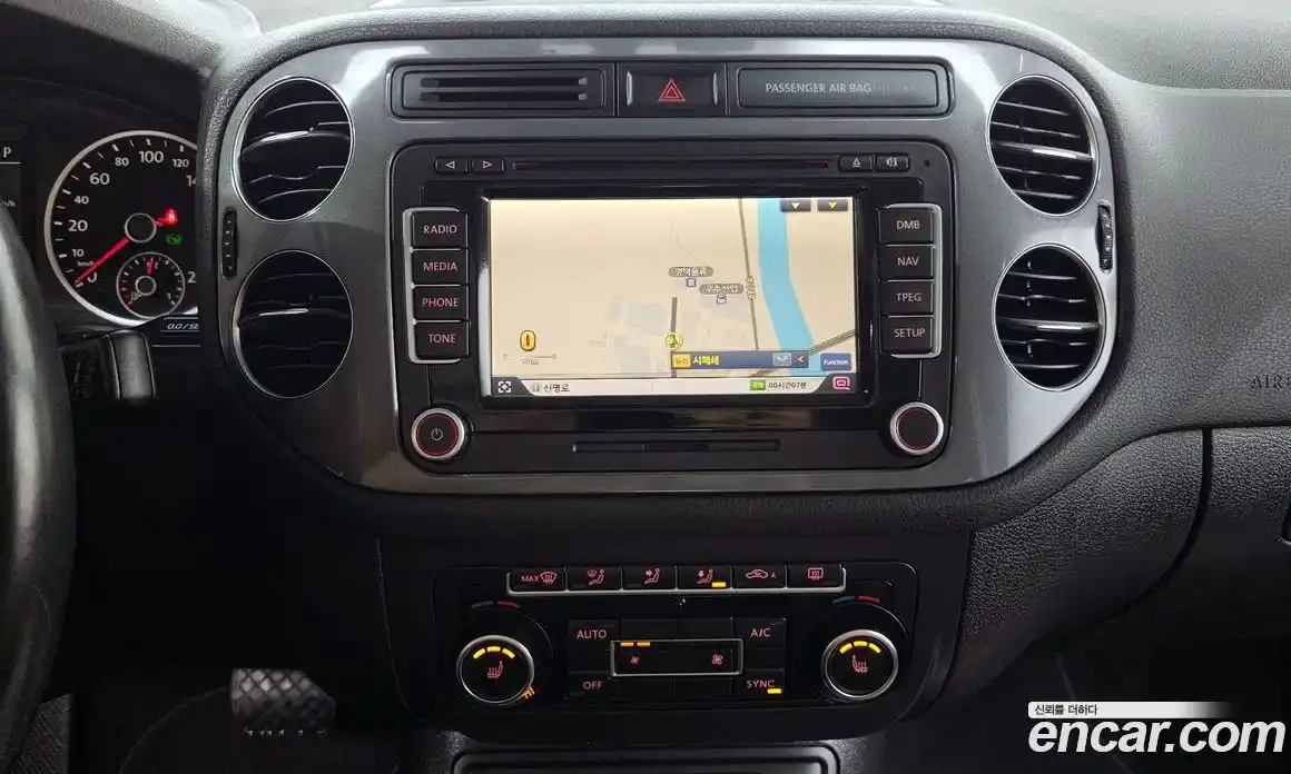 Volkswagen Tiguan 2013 2.0 Автомат в Москве № 215243, фото 15