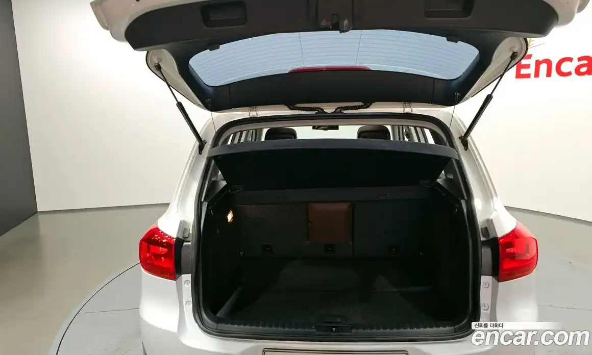 Volkswagen Tiguan 2013 2.0 Автомат в Москве № 215243, фото 20