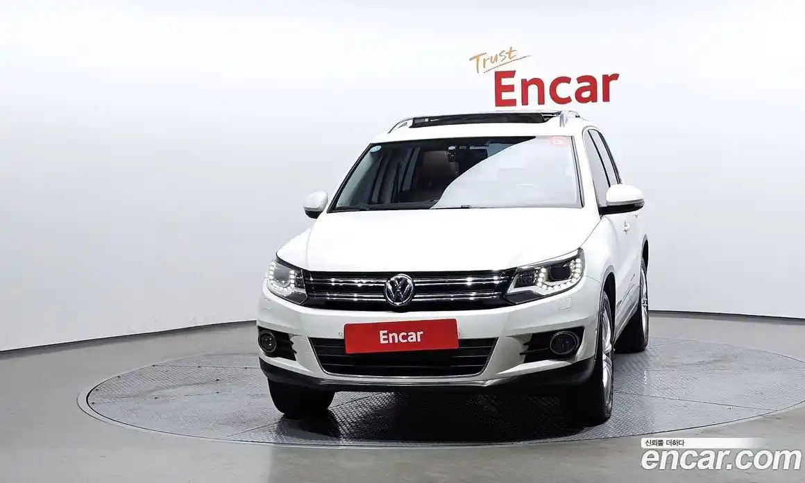 Volkswagen Tiguan 2013 2.0 Автомат в Москве № 215243, фото 3