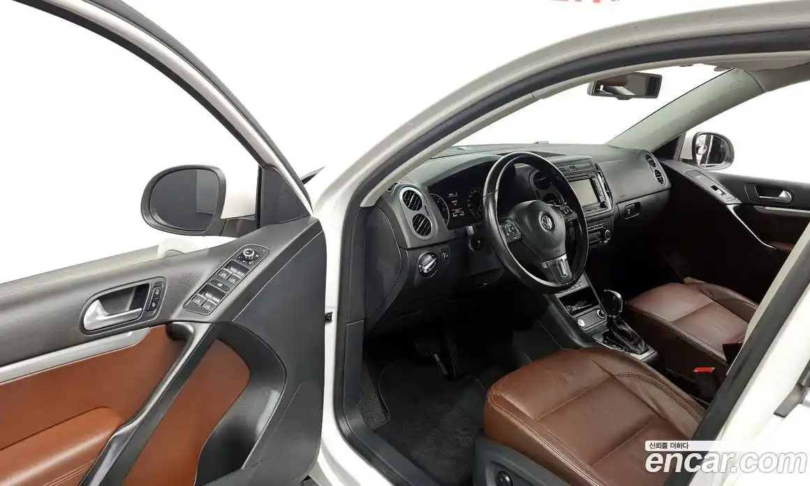 Volkswagen Tiguan 2013 2.0 Автомат в Москве № 215243, фото 10