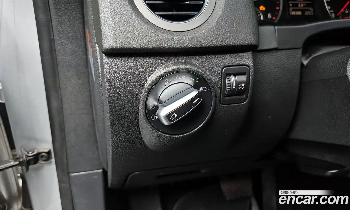 Volkswagen Tiguan 2011 2.0 Автомат в Москве № 215310, фото 8