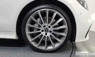 Mercedes-Benz E-Class 2023 3.0 Автомат в Москве № 215813, миниатюра 2