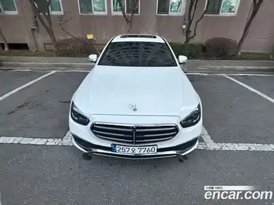 Mercedes-Benz E-Class 2023 2.0 Автомат в Москве № 216176, миниатюра 2