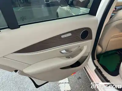 Mercedes-Benz E-Class 2023 2.0 Автомат в Москве № 216176, миниатюра 5