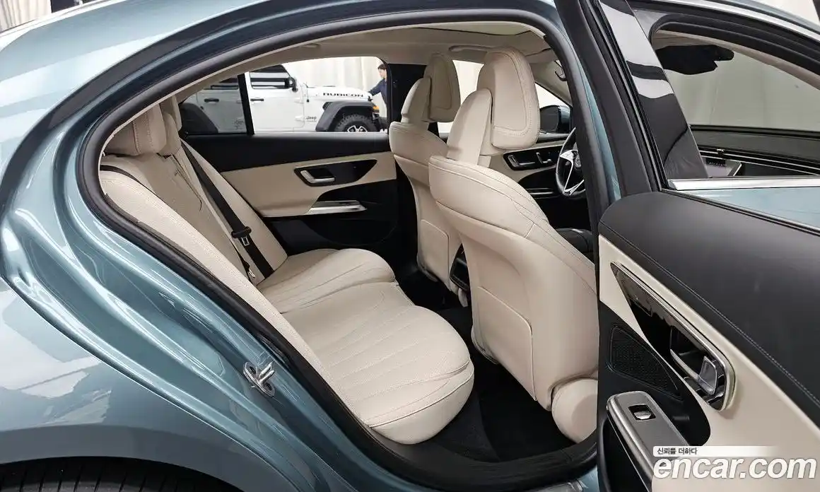 Mercedes-Benz E-Class 2025 2.0 Автомат в Москве № 229408, фото 3