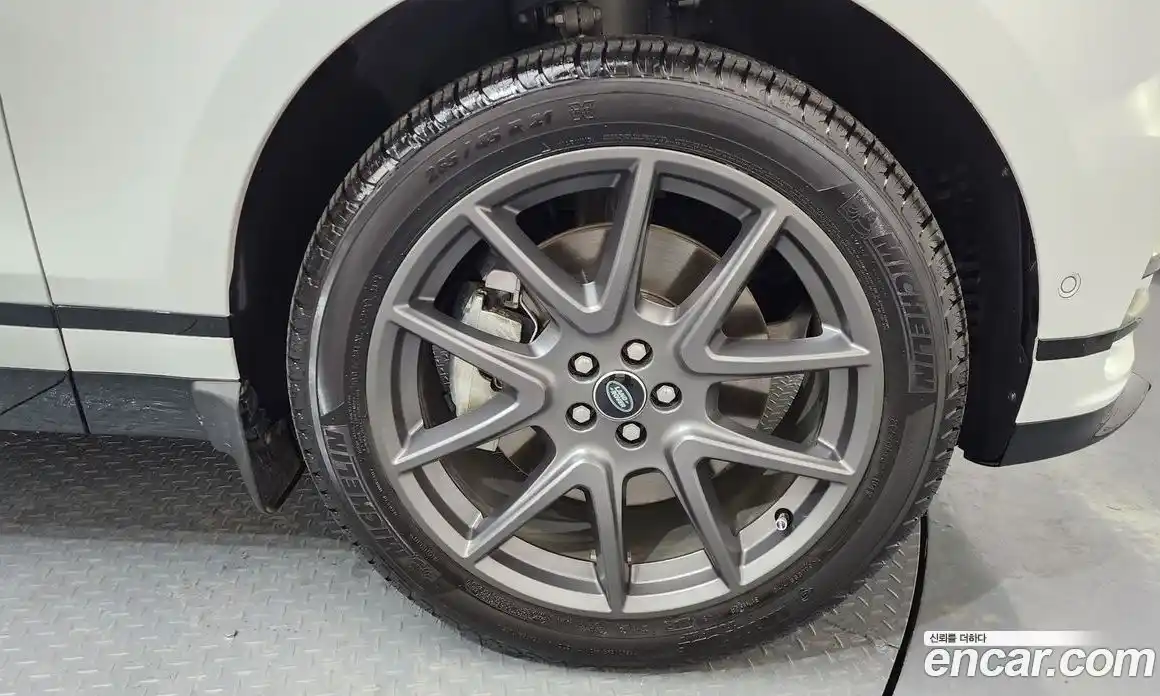 Land Rover Range-Rover Velar 2025 3.0 Автомат в Москве № 231110, фото 14