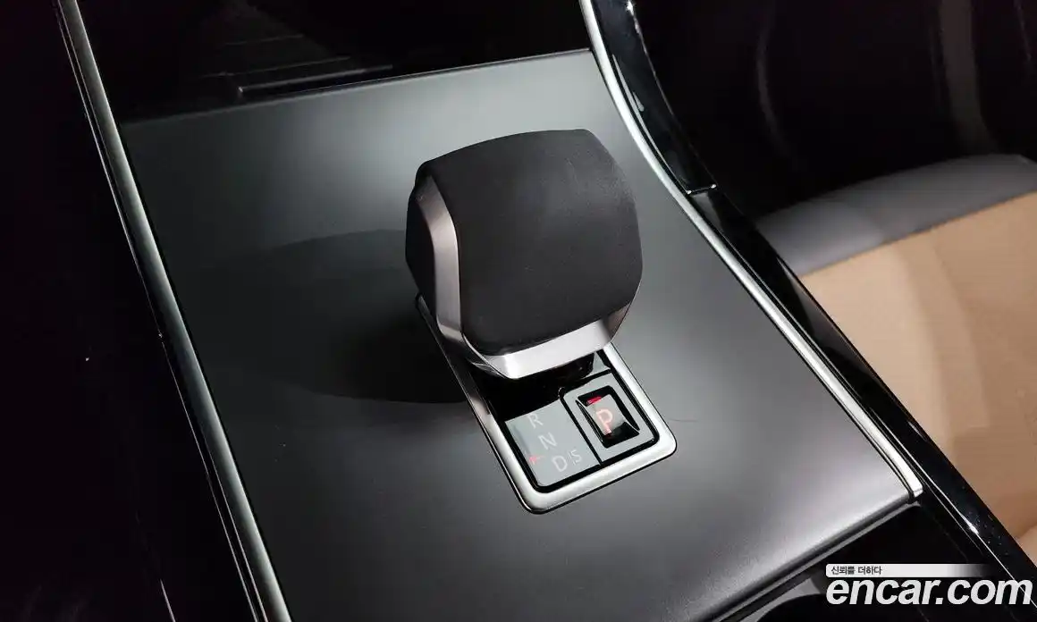 Land Rover Range-Rover Velar 2025 3.0 Автомат в Москве № 231110, фото 17