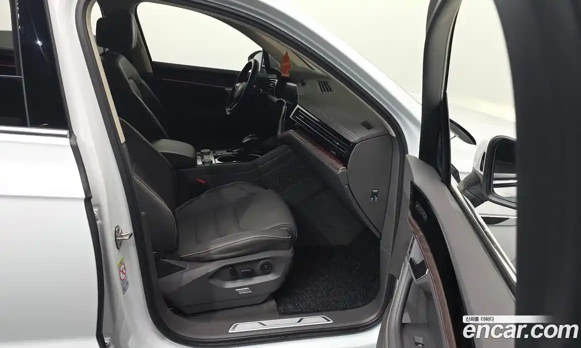 Volkswagen Touareg 2023 3.0 Автомат в Москве № 232124, фото 16