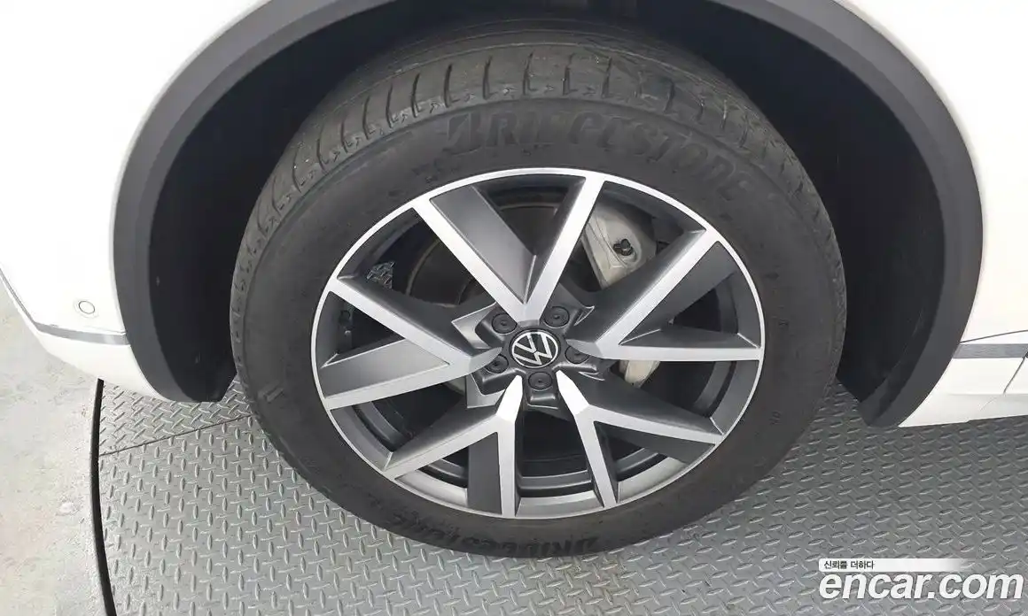 Volkswagen Touareg 2023 3.0 Автомат в Москве № 232124, фото 3