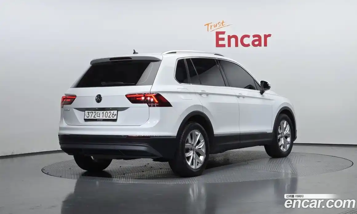 Volkswagen Tiguan 2020 2.0 Автомат в Москве № 232170, фото 5