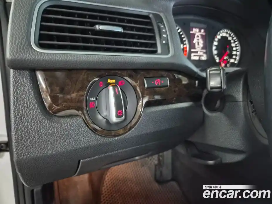 Volkswagen Passat 2015 2.0 Автомат в Москве № 255244, фото 10