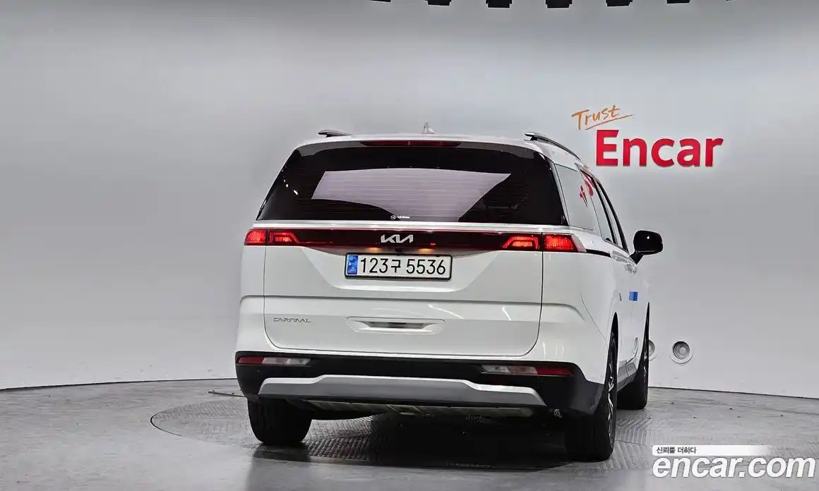 Kia Canival 2023 2.2 Автомат в Москве № 287025, фото 7