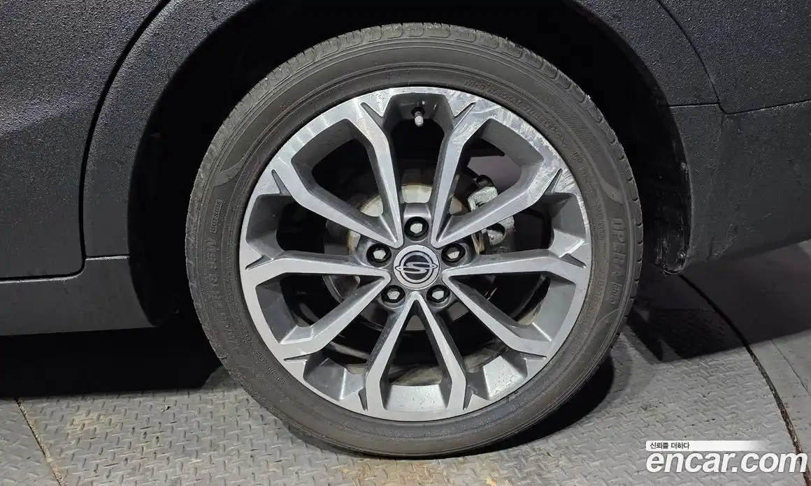 SsangYong TIBOLI 2018 1.6 Автомат в Москве № 406685, фото 5