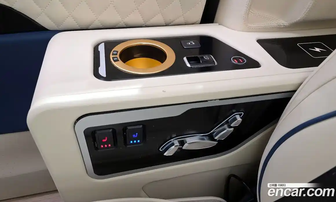 Kia Canival 2023 3.5 Автомат в Москве № 53077, фото 18