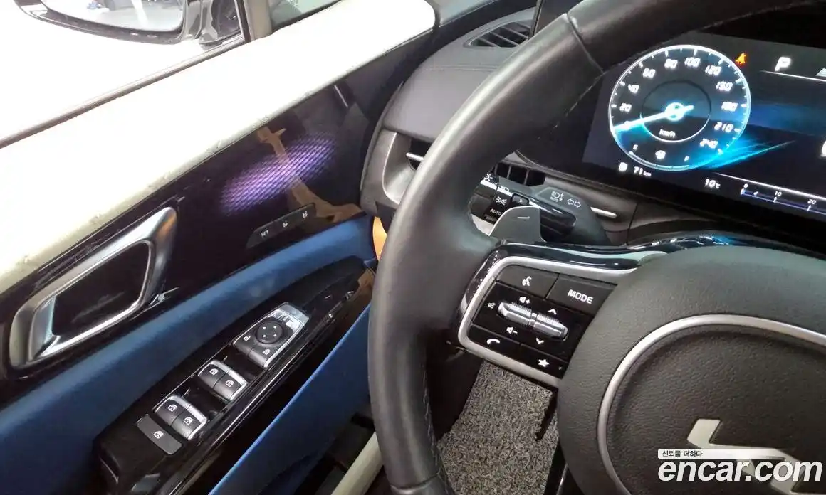 Kia Canival 2023 3.5 Автомат в Москве № 53077, фото 5