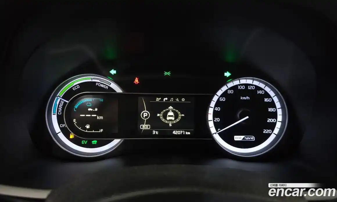 Kia Niro 2017 1.6 Автомат в Москве № 134166, фото 14