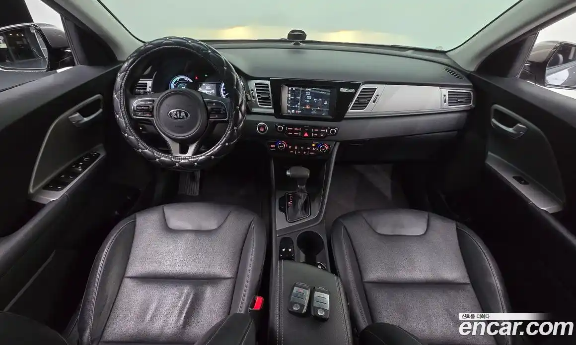 Kia Niro 2017 1.6 Автомат в Москве № 134166, фото 3