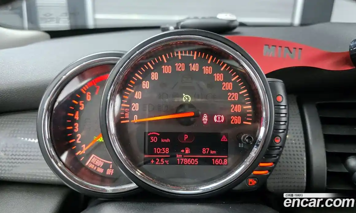 Mini Cooper 2015 1.5 Автомат в Москве № 140524, фото 4